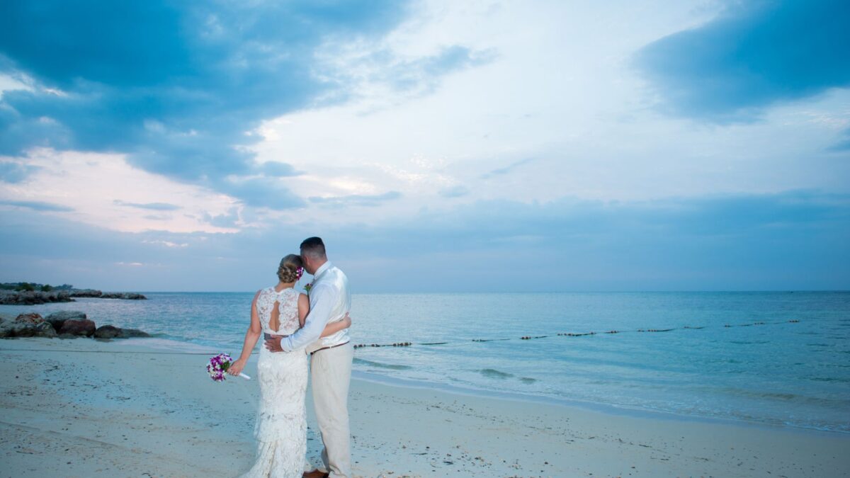 What Packages Does a Vero Beach Photographer Offer For Weddings?