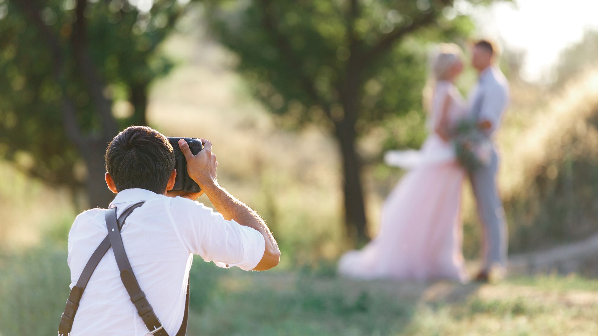 How to Capture the Golden Hour Magic in Your Vero Beach Wedding Photography?