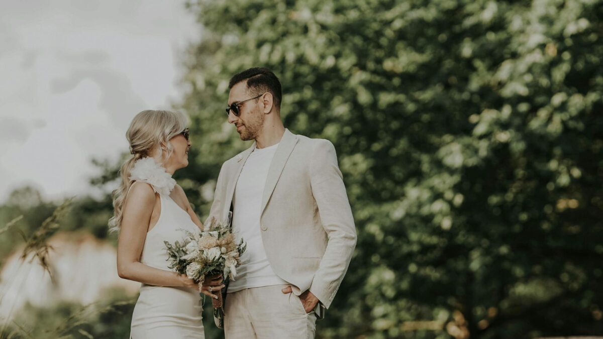 How Does a Local Vero Beach Wedding Photography Capture the Unique Beauty of the Area?
