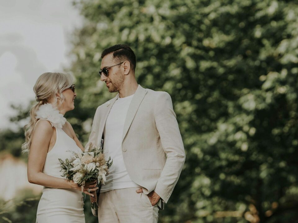 How Does a Local Vero Beach Wedding Photography Capture the Unique Beauty of the Area?