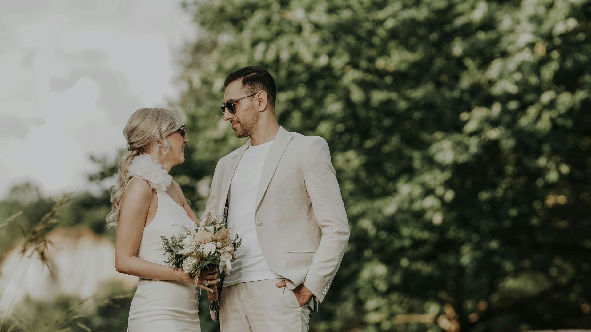 How Does a Local Vero Beach Wedding Photography Capture the Unique Beauty of the Area?