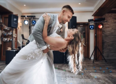 first dance of the wedded couples