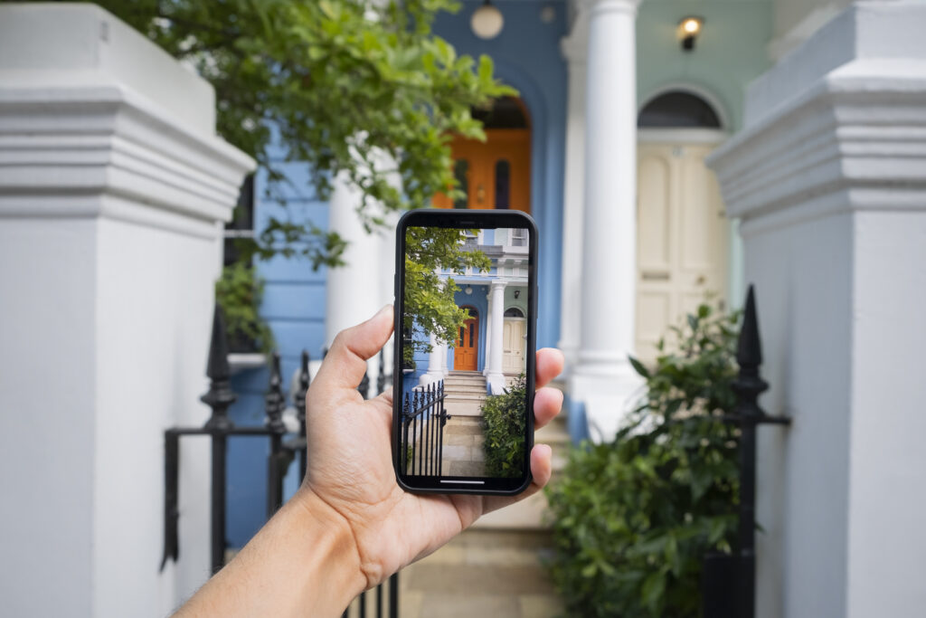 Taking photo with a smartphone